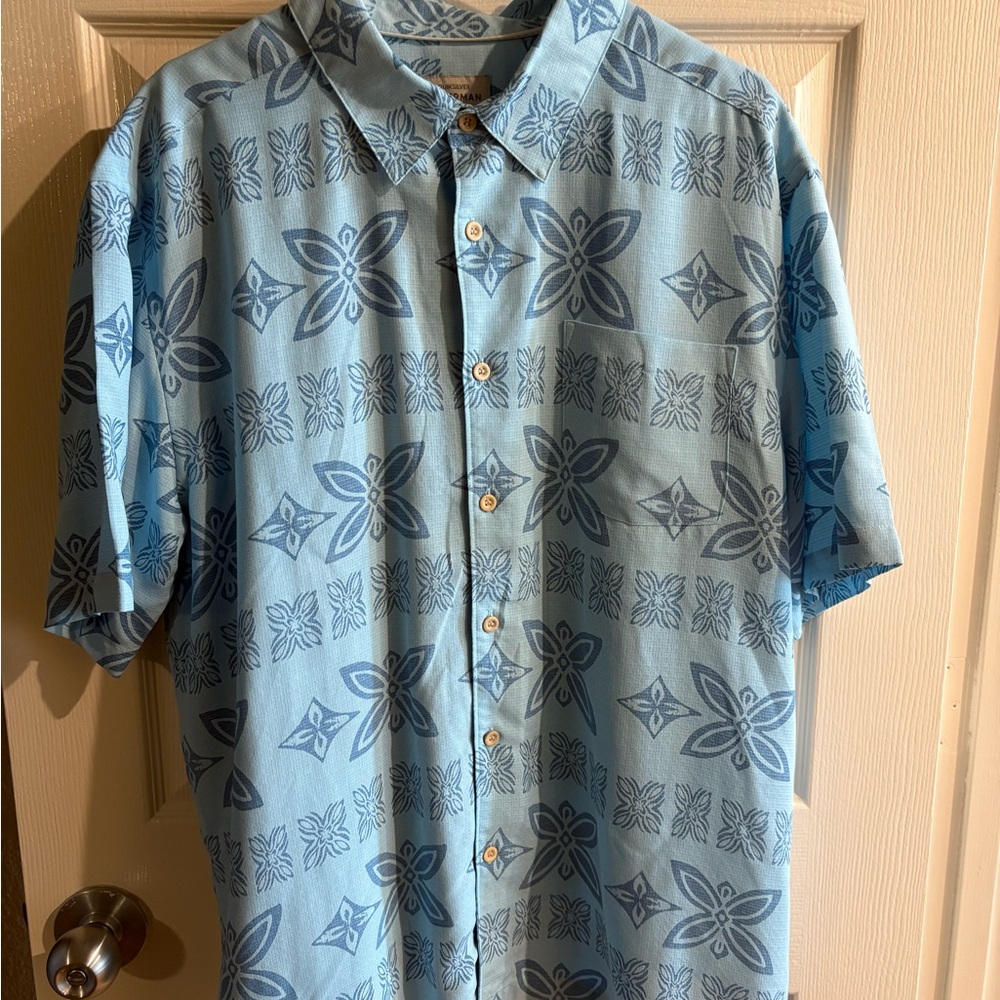 Quiksilver Blue Casual Button Down Shirt with Floral Pattern